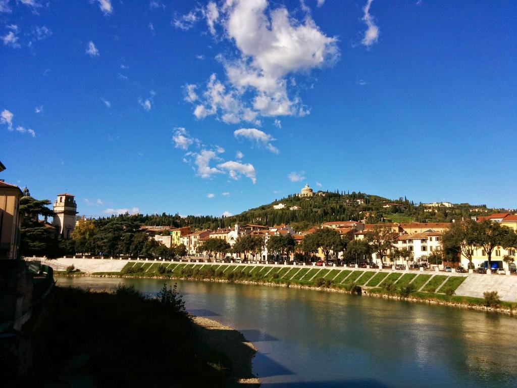 Across The River And Into The Trees Verona Phòng bức ảnh